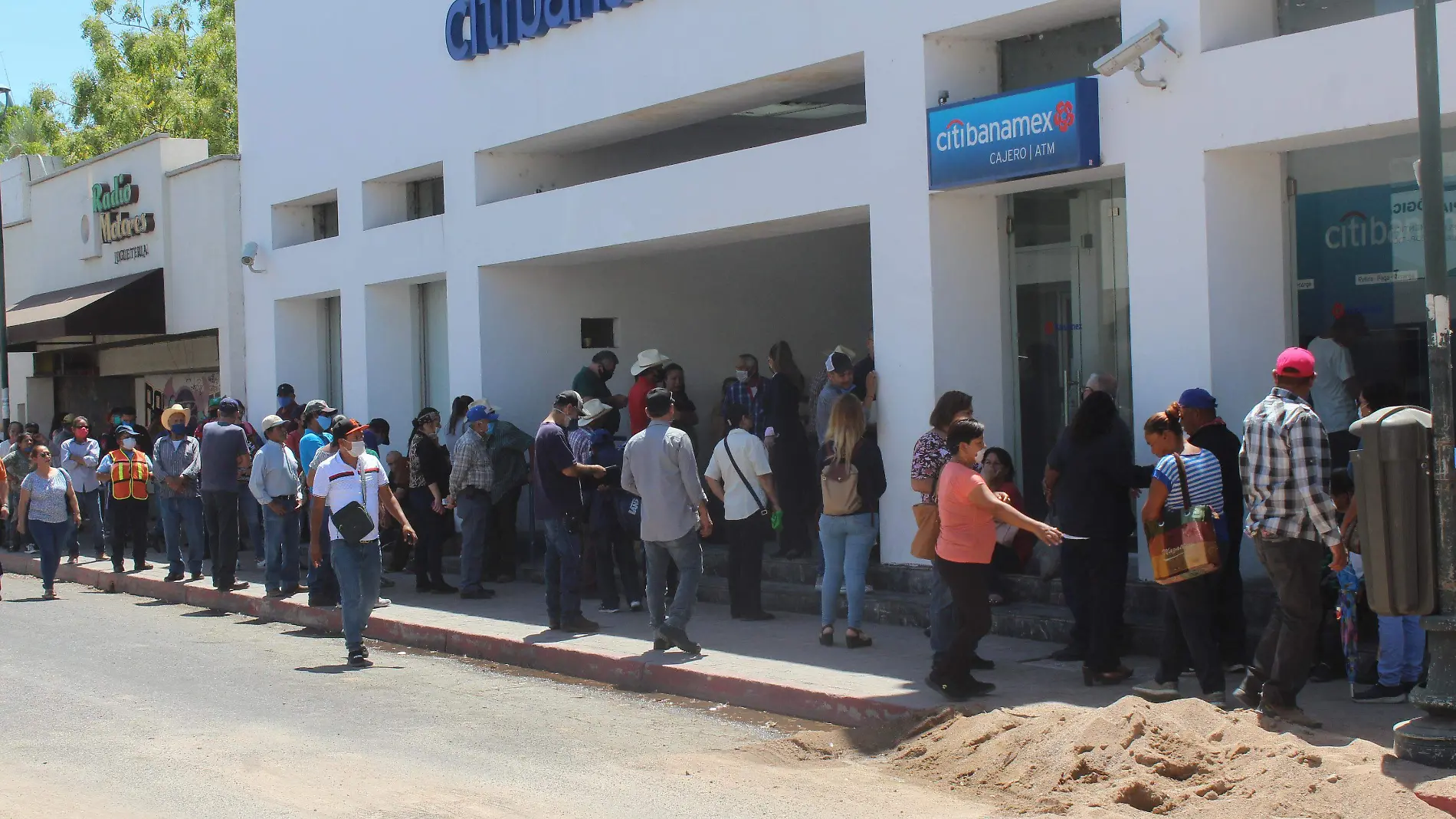 Colas Bancos citibanamex centro multitud de gente- Mike Acosta (1)